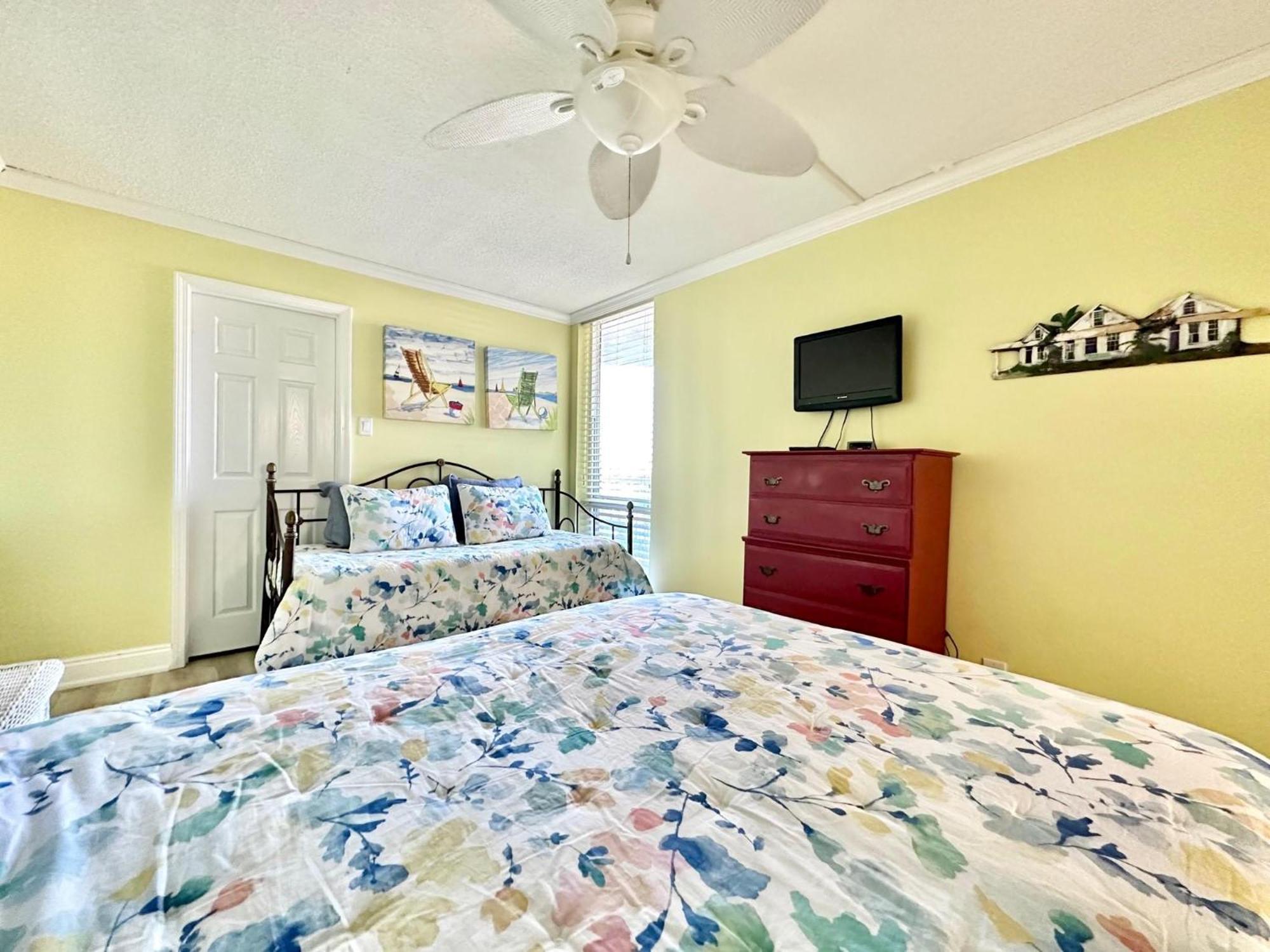 Pelican Walk 801